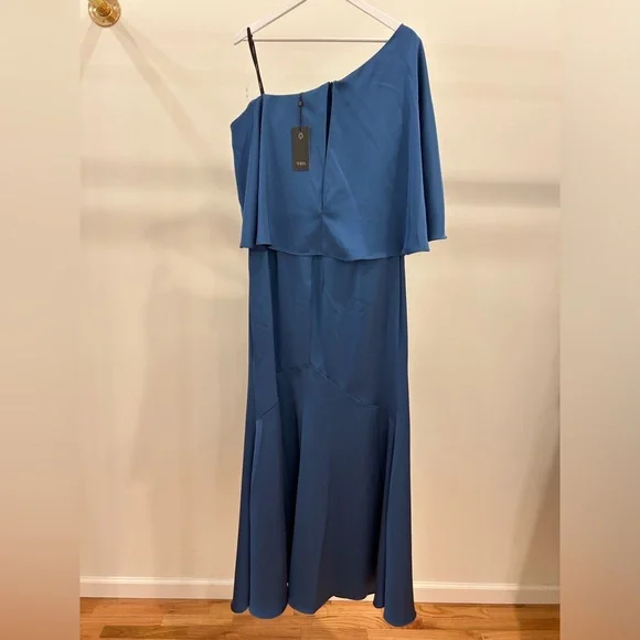 Theia - Kia Cape Gown - Picture 3 of 3